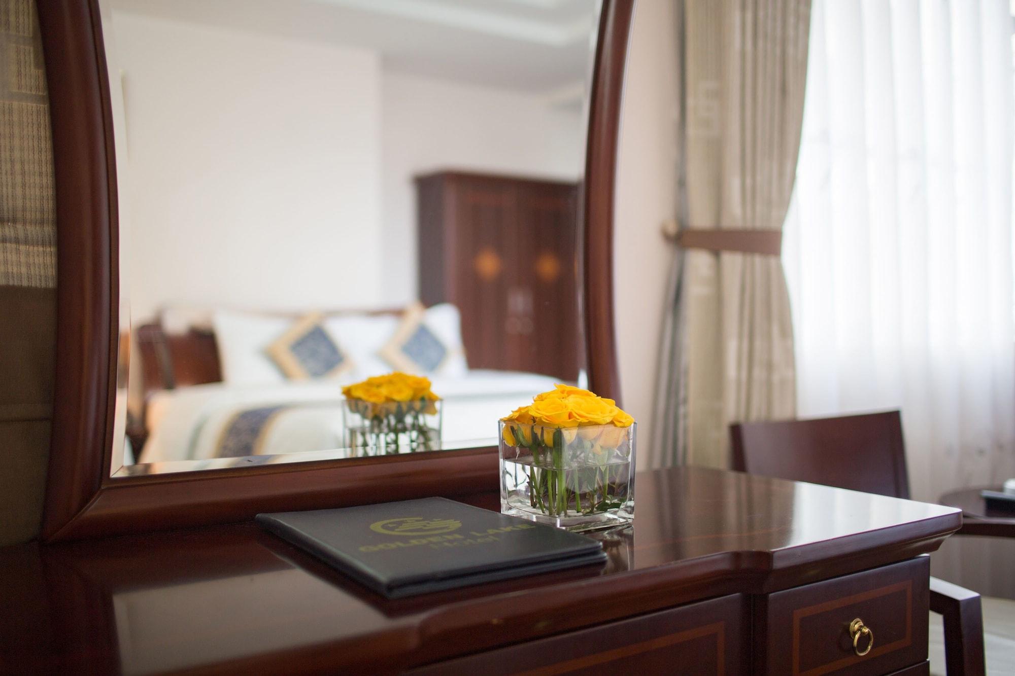 Lakeside Palace Hotel Hanoi Kültér fotó